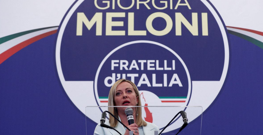 Macron respectă ”alegerea democratică” a italienilor şi îndeamnă Roma ”să continue să acţioneze împreună”, după victoria lui Meloni