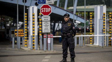 Cehia restabileşte temporar controale la frontiera cu Slovacia, după ce 9.500 de migranţi fără acte au intrat pe teritoriul ceh în ultima săptămână, în contextul în care în 2021 au intrat în total 1.330 de migranţi