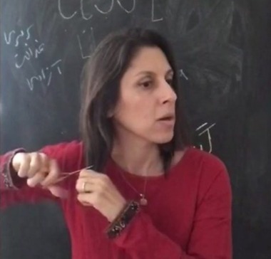 Nazanin Zaghari-Ratcliffe, care a petrecut şase ani în închisoare în Iran, şi-a tăiat părul în semn de protest faţă de moartea lui Mahsa Amini - VIDEO
