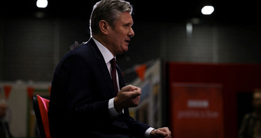 Opoziţia laburistă îi zdrobeşte pe conservatori în sondaje, după ce Guvernul Truss a aruncat Regatul Unit pe marginea prăpastiei financiare anunţând reduceri masive de impozite