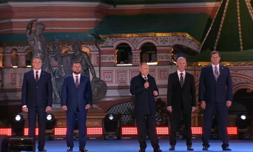 Putin a cântat imnul Rusiei la concertul prilejuit de anexarea regiunilor Herson, Zaporojie, Lugansk şi Doneţk. "Victoria va fi a noastră", a fost mesajul liderului rus către mulţimea din Piaţa Roşie – VIDEO