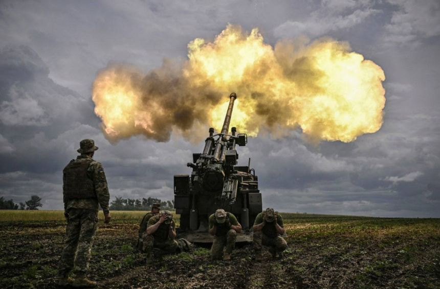 Franţa, Germania, Danemarca şi Norvegia urmează să furnizeze Ucrainei 16 tunuri de artilerie automobile blindate în 2023