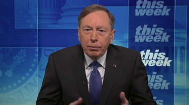 NATO ar ”elimina” toate ”forţele ruse” din Ucraina, dacă Rusia ar folosi arma nucleară, avertizează fostul director al CIA David Petraeus