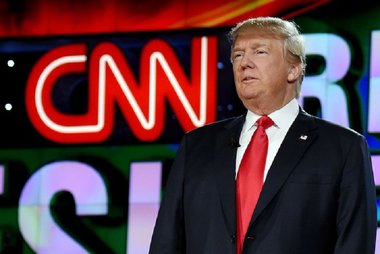 Trump dă CNN în judecată pentru defăimare şi cere despăgubiri în valoare de 475 de milioane de dolari. El atacă folosirea expresiei ”Marea Minciună” de 7.700 de ori din 2021 de către post, pe care-l acuză că vrea astfel să-l asocieze cu Hitler