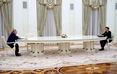 Ministrul lituanian al Apărării, Arvydas Anušauskas, îl ironizează pe Putin de ziua lui de naştere: Putin a primit o masă nouă şi un binoclu. Lituanienii strâng bani pentru nişte ”artificii”