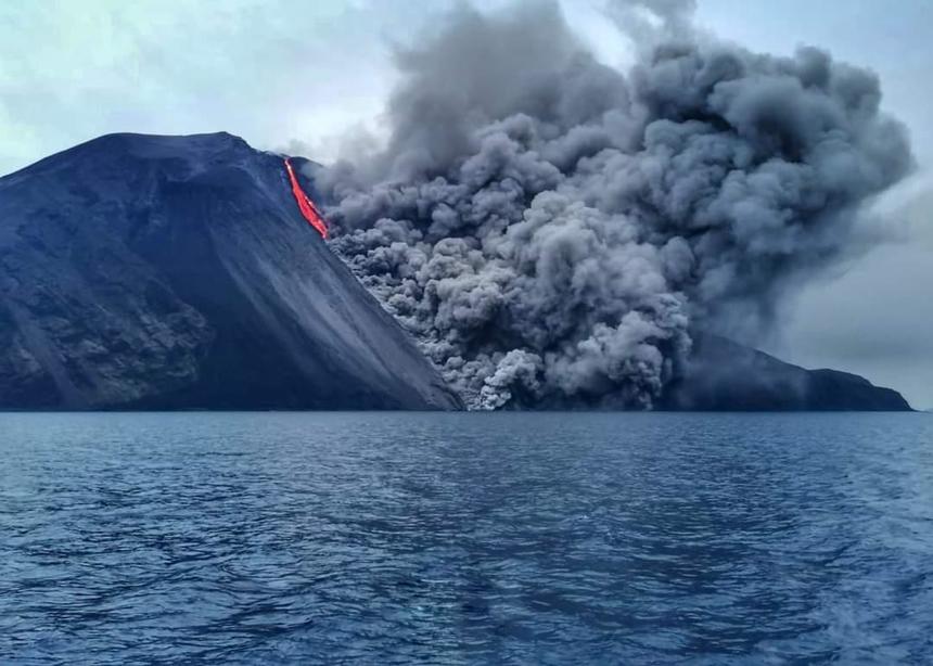 Italia: Vulcanul Stromboli a erupt - VIDEO