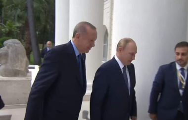 Putin urmează să se întâlnească cu Erdogan joi, la Astana, şi este ”posibil” să discute despre o propunere turcă a unor negocieri între Rusia şi Occident pe tema unei păci în Ucraina, anunţă Kremlinul
