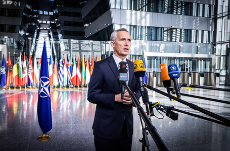 Furnizarea unor sisteme de apărare anti-aeriană Ucrainei este ”prioritatea” NATO, anunţă Jens Stoltenberg la începutul unei reuniuni a miniştrilor Apărării din NATO