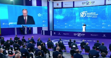 Plafonarea preţului petrolului rus a G7 şi UE ”ameninţă starea de bine a miliarde de oameni”, denunţă Putin la Forumul Energetic de la Moscova. ”Prin deciziile lor hazardate, unii politicieni din Occident distrug, în realitate, economia mondială de piaţă”