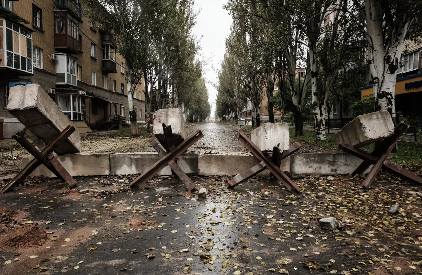 Forţe ruse înaintează până în sudul oraşului ucrainean Bahmut, în Doneţk, unde cuceresc două sate, Opînte şi Ivangrad. Armata ucraineană anunţă că a respins atacuri ruse la la Ivangrad şi la Bahmut