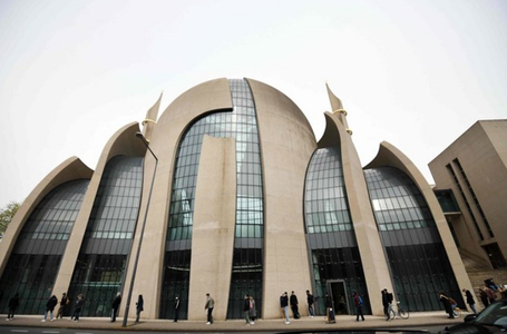 Moscheea centrală din Köln, inaugurată de Erdogan în 2018, difuzează vineri, pentru prima oară, chemarea mueziunului la rugăciune