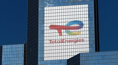  Grupul francez TotalEnergies, acuzat de ”complicitate la crime de război” în Ucraina de către o asociaţie franceză şi una ucraineană, într-o plângere la PNAT. Darwin Climax Coalition şi Razom we stand cer Franţei un embargo al importurilor de energie fosilă din Rusia