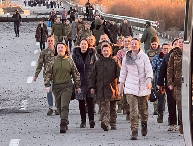 Rusia a schimbat 108 femei ucrainene deţinute ca prizoniere de război cu 110 prizoniere ruseşti deţinute de Ucraina. Zelenski: Nu uităm de niciunul dintre oamenii noştri