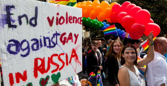 Rusia vrea să înăsprească legea ”propagandei homosexuale” prin interzicerea ”negării valorilor familiei” şi ”promovării orientărilor sexuale netradiţionale”. Putin ordonă finanţarea unor programe ”destinate dezvoltării patriotice şi spirituale a copiilor 