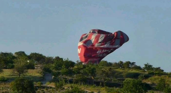Doi turişti spanioli, morţi, iar alţi trei răniţi într-un accident de balon cu aer cald în regiunea turistică turcă Cappadocia. La bordul montgolfierului se aflau 28 de turişti şi doi membri ai echipajului