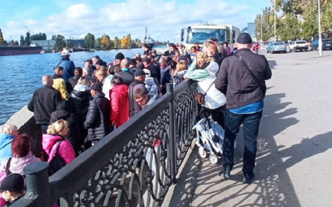 Ocupaţia rusă din Herson a început să evacueze civili, de la Oleşkî, pe celălalt mal al fluviului Nipru, cu feribotul