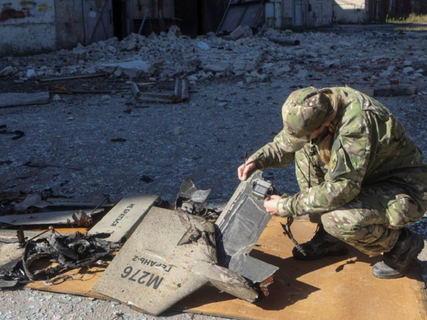 Uniunea Europeană anunţă că deţine probe care arată că dronele folosite de Rusia în Ucraina au fost furnizate de Iran şi că urmează să sancţioneze Teheranul. O listă de sancţiuni, trimisă statelor membre UE, iar o decizie urmează să fie luată ”în cursul acestei săptămâni”