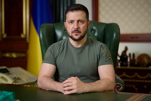 Zelenski: "Ocupanţii vor încerca să recruteze bărbaţi în armata lor, evitaţi acest lucru cât de mult puteţi. Încercaţi să părăsiţi teritoriul ocupat"