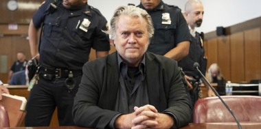 Fostul consilier al lui Trump, Steve Bannon, condamnat la patru luni de închisoare şi plata unei amenzi în valoare de 6.500 de dolari, după ce refuză să coopereze în ancheta parlamentară a Comisiei ”6 ianuarie”