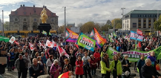 Germania: Zeci de mii de oameni au protestat pentru a cere o distribuire mai corectă a banilor de la guvern în contextul crizei energetice - VIDEO