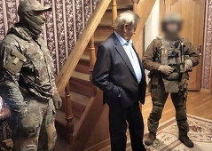 Serviciul ucrainean de informaţii SBU a anunţat oficial că preşedintele şi un director ai producătorului ucrainean de motoare de avion şi elicopter Motor Sich au fost arestaţi sub acuzaţia de ”complicitate” cu Rusia