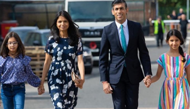 PORTRET: Rishi Sunak, cel mai tânăr premier britanic şi primul care nu este alb