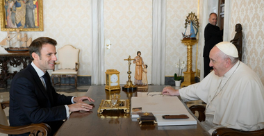 Macron a vorbit cu Papa Francisc, la Vatican, despre Ucraina, Haiti şi eutanasie