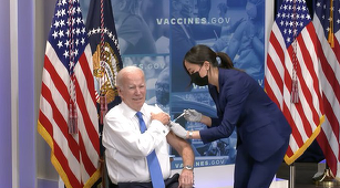 Biden, vaccinat cu o nouă doză ”booster” împotriva covid-19, care ţinteşte două subvariante ale noului coronavirus
