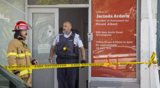 O femeie arestată în urma unui atac la un birou, în Auckland, al premierului neozeelandez Jacinda Ardern, aflat într-o vizită în Antarctica