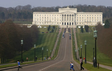 Londra urmează să convoace alegeri anticipate locale în Irlanda de Nord, până la jumătatea lui decembrie, în urma unui impas politic
