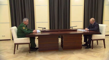 Rusia a încheiat mobilizarea a 300.000 de rezervişti, dintre care 41.000 au fost desfăşuraţi deja în unităţi de luptă în Ucraina, anunţă Şoigu într-o reuniune televizată cu Putin. Rusia continuă să recruteze voluntari şi militari cu contract