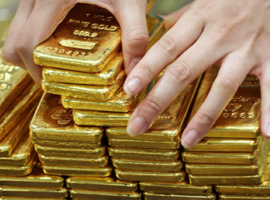 Suma activelor unor oligarhi şi entităţi ruse blocate în UE a crescut la peste 17 miliarde de euro, anunţă comisarul european Didier Reynders. Ucrainenii vor să folosească această sumă în reconstrucţie, dar şi rezerve blocate ale Băncii Centrale ruse în sumă de 300 de miliarde de euro
