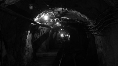 Cel puţin patru morţi şi patru răniţi într-un accident la Mina kazahă Lenin a ArcelorMittal, în Şahtinsk, în urma unei explozii de grizu, la săparea unui puţ de drenaj. O persoană dată dispărută, 106 evacuate