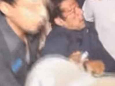 UPDATE-Fostul premier pakistanez Imran Khan, împuşcat şi rănit la un picior, la un marş antiguvernamental în Lahore, într-o aparentă tentativă de asasinat. Viaţa nu-i este în pericol. Alte patru persoane rănite în incident. Presupusul atacator, ucis