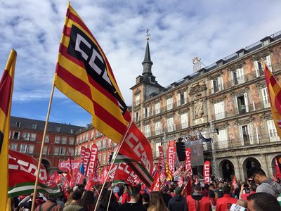 Spania: Aproximativ 25.000 de manifestanţi cer majorări salariale - FOTO / VIDEO