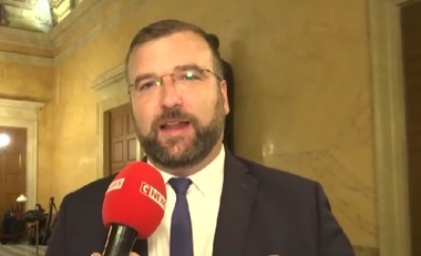Scandal în parlamentul francez, după ce un deputat din partidul lui Marine Le Pen i-a strigat unui coleg de culoare „Întoarceţi-vă în Africa!”