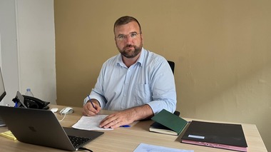 Deputatul din partidul lui Le Pen acuzat de comentarii rasiste la adresa unui coleg de culoare a fost exclus din parlament pentru 15 zile
