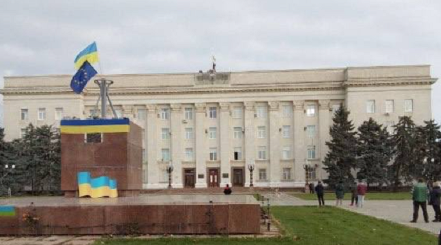 Kievul salută pentru prima oară o ”victorie importantă” după retragerea rusă din Herson. Armata ucraineană a intrat în oraş, iar steaguri ale Ucrainei şi UE au fost ridicate în mai multe locuri simbolice