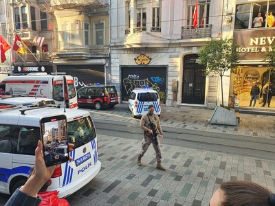 UPDATE - Atacul de pe bulevardul pietonal Istiklal din Istanbul ar fi fost comis de o femeie. Şase oameni au murit, 81 au fost răniţi - VIDEO
