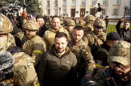 Zelenski efectuează o vizită la Herson, după retragerea ruşilor şi opt luni de ocupaţie