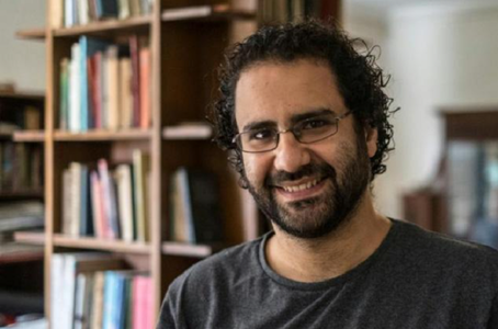 Deţinutul politic egipteano-britanic Alaa Abdel Fattah, aflat în greva foamei de şapte luni, îşi anunţă familia într-o scrisoare că ”este bine” şi ”bea din nou”