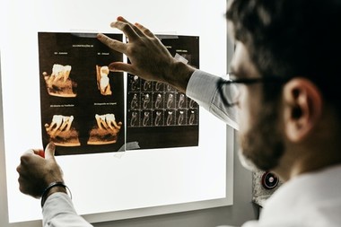 Comisia Europeană anunţă că a intrat în vigoare Regulamentul privind serviciile digitale care prevede normele de referinţă ale UE privind platformele online