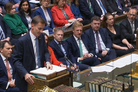Regatul Unit se află în ”recesiune”, iar PIB-ul britanic urmează să scadă cu 1,4% în 2023, anunţă Jeremy Hunt în Parlament, la prezentarea bugetului, şi dezvăluie măsuri de ”consolidare” în valoare de 55 de miliarde de lire sterline
