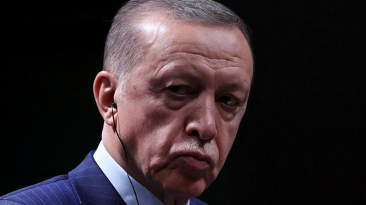 Erdogan ia în calcul o operaţiune terestră în Siria, în urma unor raiduri turce împotriva unor poziţii kurde în Siria şi Iran, în cadrul Operaţiunii aeriene ”Gehera Sabiei”, soldată cu 30 de morţi în Siria, şi după tiruri de rachetă în Turcia din Siria, s