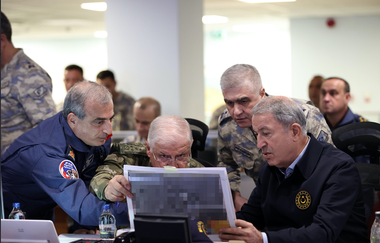 Aproape 500 de ţinte vizate de Turcia în Siria şi Irak, în cadrul Operaţiunii ”Gheara Sabiei” şi 254 de ”terorişti” neutralizaţi, anunţă Hulusi Akar. Atacurile s-au soldat cu 40 de morţi, afirmă SOHR