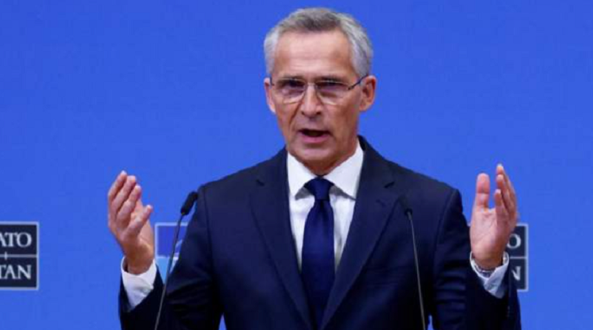 „Ceea ce se întâmplă la masa negocierilor depinde de ceea ce se întâmplă pe câmpul de luptă”, spune Jens Stoltenberg înainte de reuniunea de la Bucureşti a miniştrilor de externe din NATO 