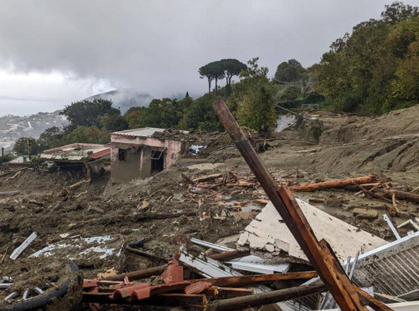 UPDATE-Opt morţi în Italia, în staţiunea termală Casamicciola Terme, pe Insula Ischia, într-o alunecare de teren, în urma unor ploi puternice