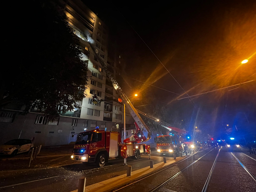 Un mort şi mai mulţi răniţi în sud-estul Franţei, într-un incendiu într-un bloc de locuinţe sociale de 13 etaje la Nisa