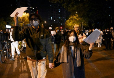 Manifestaţiile istorice din China împotriva restricţiilor sanitare şi în favoarea unei libertăţi mai mari, rapid cenzurate