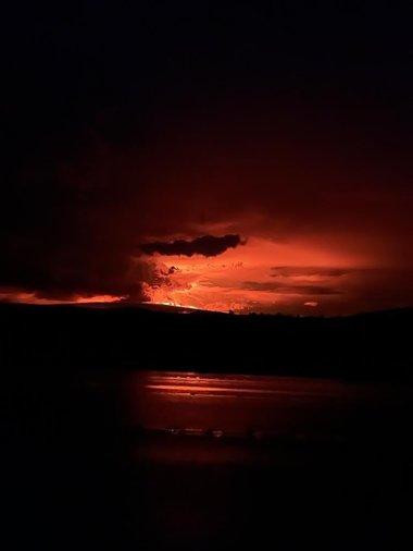 Cel mai mare vulcan activ din lume, Mauna Loa din Hawaii, a început să erupă după aproape patru decenii